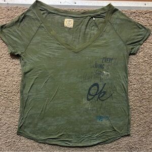 American Eagle Outfitters Woman’s Lg Olive Green V-Neck Tee Like New
